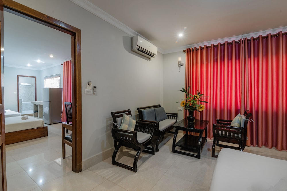 Family Room, 2 Bedrooms - Photo 11