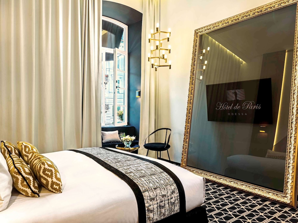 Deluxe Room, 1 King Bed photo 1