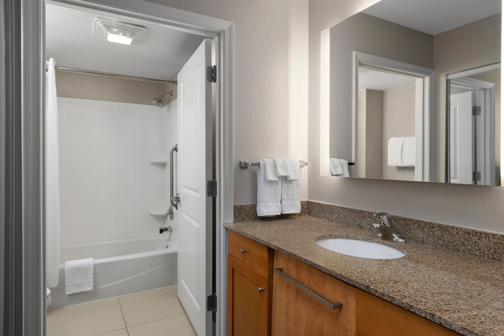 Suite, 1 Bedroom - Photo 4