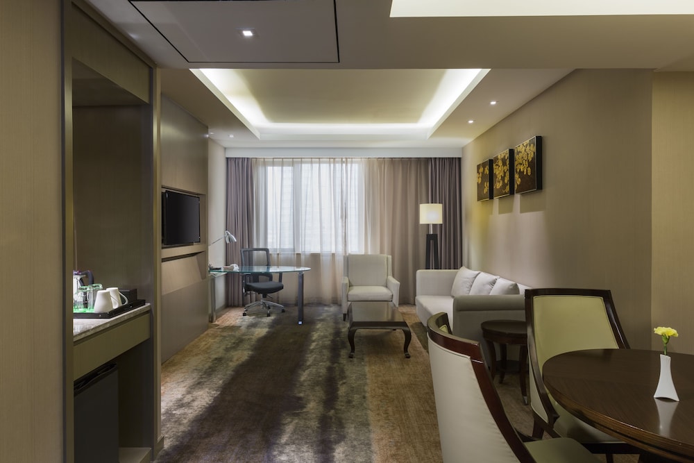 Suite, 1 Bedroom, Smoking (Living Dining Areas)