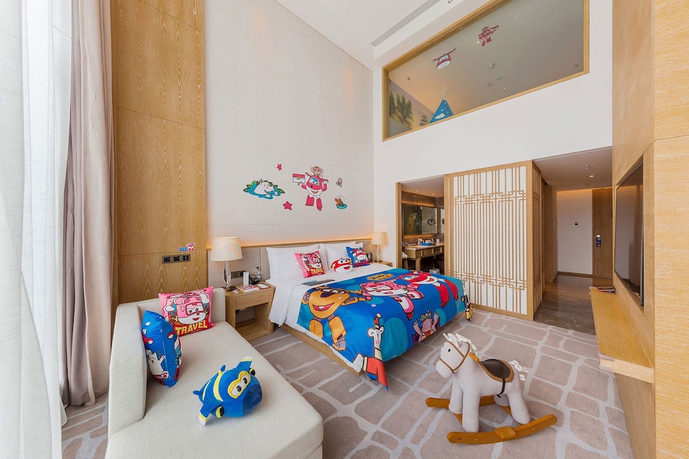 Family Suite, 1 King Bed (Bedroom is a loft) photo 1