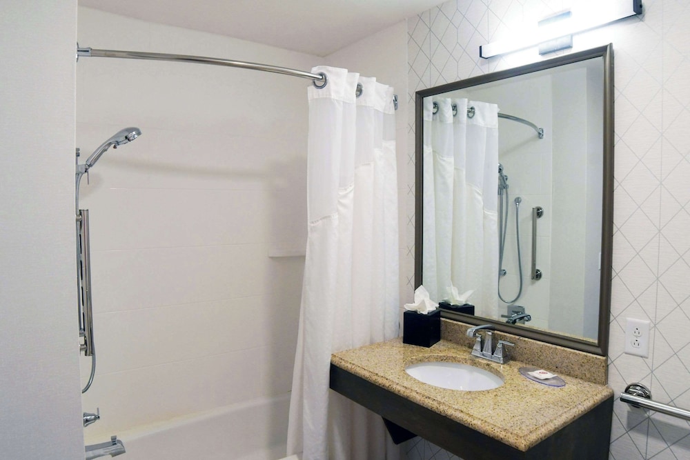 Suite, 2 Queen Beds, Accessible, Non Smoking