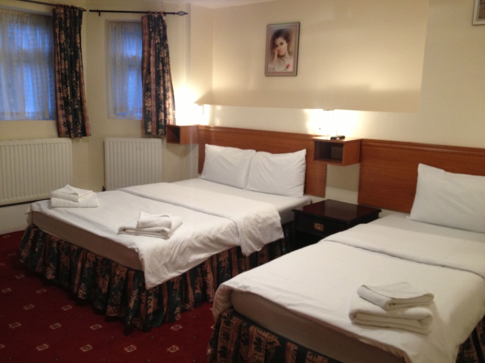 Triple Room, 3 Twin Beds, Ensuite photo 1