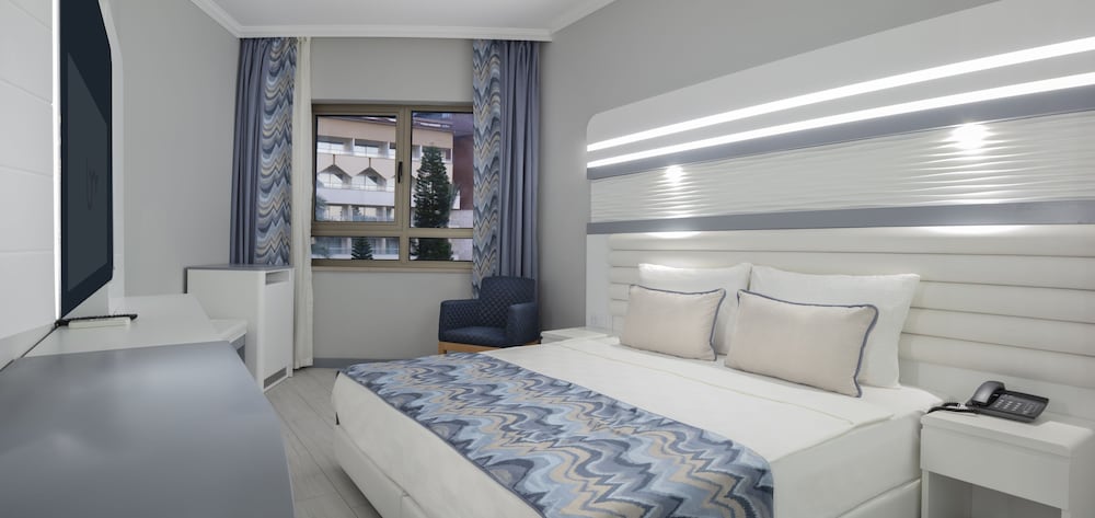 Family Room, Sea View - Photo 1
