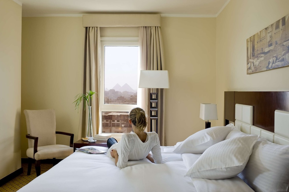 Superior Room (Pyramids View)