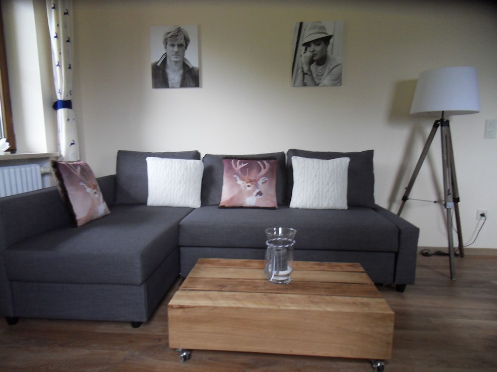 Luxury Apartment, 1 Queen Bed, Kitchen, Hill View photo 3