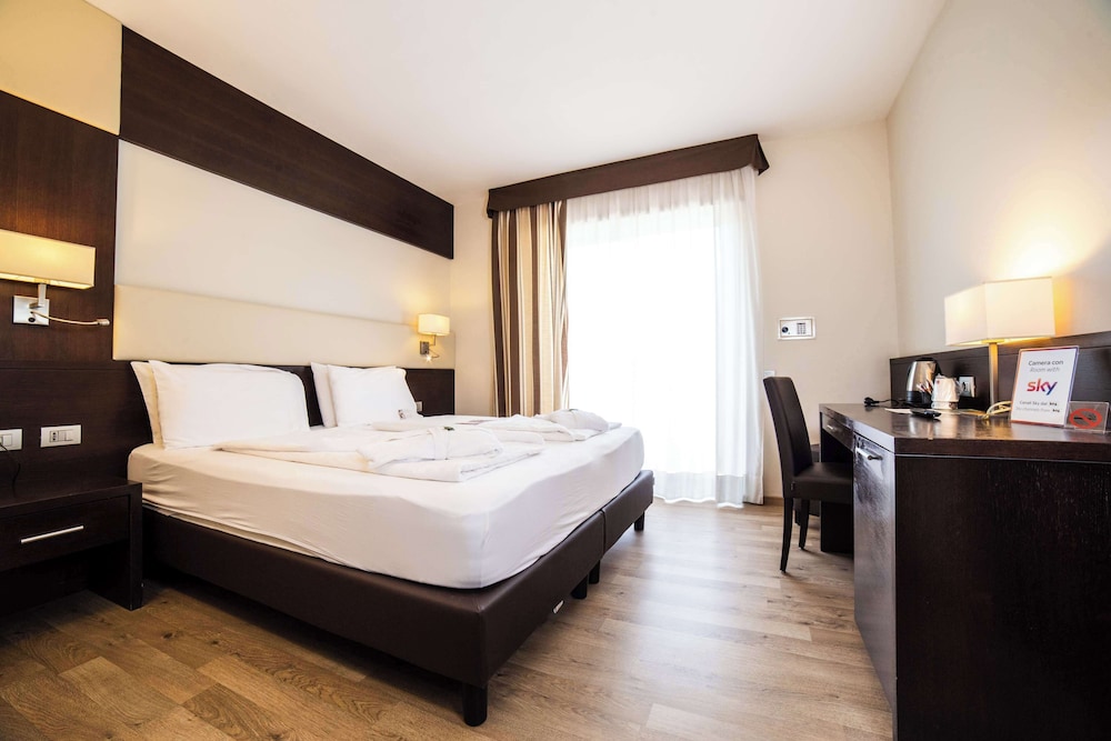 Executive Room, Hot Tub, City View (Spa access) photo 3