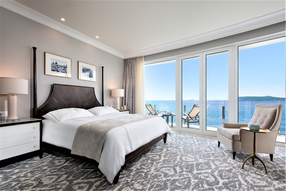 Deluxe Room, 1 King Bed, Balcony, Sea View