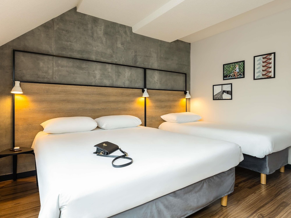Standard Room, Multiple Beds - Photo 1