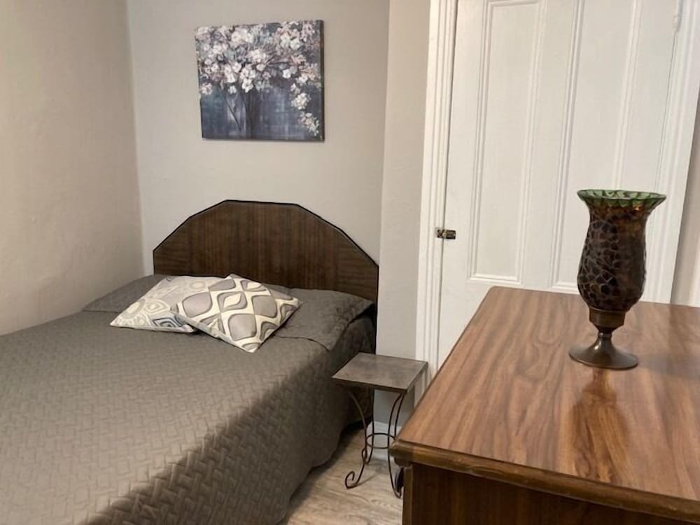 Classic Double Room, Shared Bathroom (Room 5) photo 2