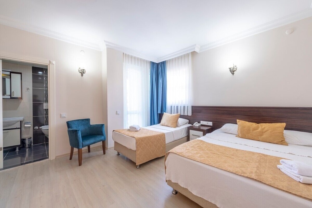 Deluxe Twin Room, 1 Bedroom, Non Smoking, Pool View