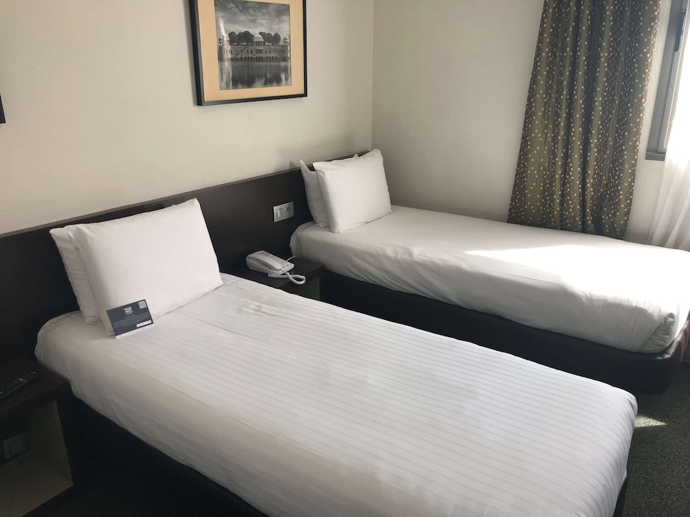 Standard Room, 3 Twin Beds - Photo 1