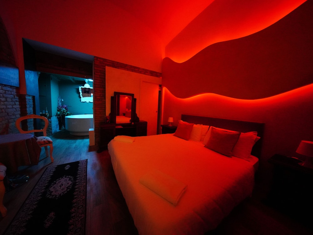 Deluxe Studio Suite