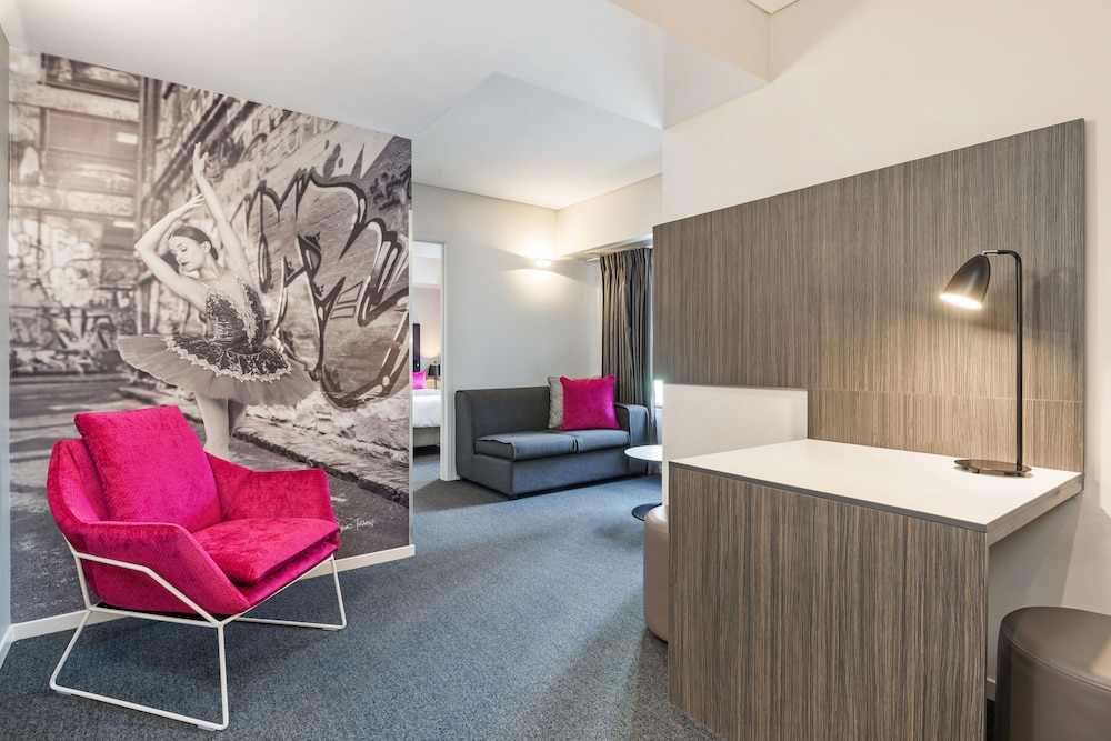 One Bedroom Apartment (Weekly Housekeeping) - Photo 3