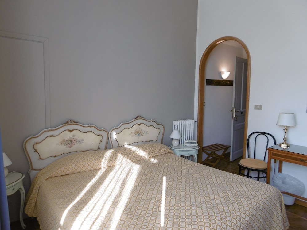 Standard Double Room NO A/C photo 3