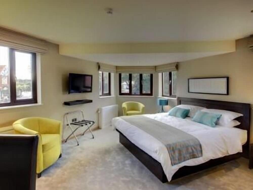 Suite, Ensuite photo 2