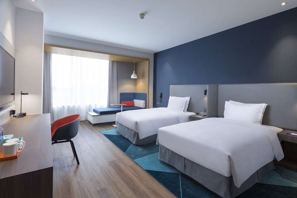 Standard Room, 2 Twin Beds, Garden View (Minifridge) thumbnail 5