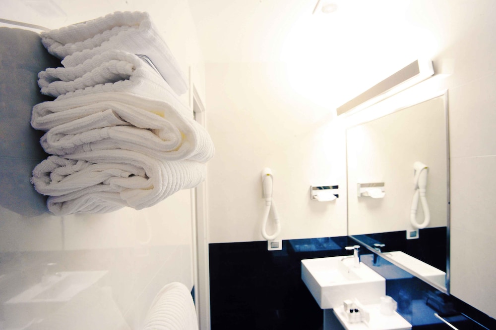 Quadruple Room, Non Smoking - Photo 7