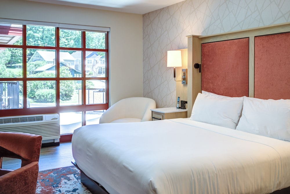 Standard Room, 1 King Bed - Photo 3