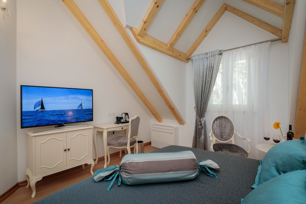 Luxury Double Room, Attic (401) photo 3