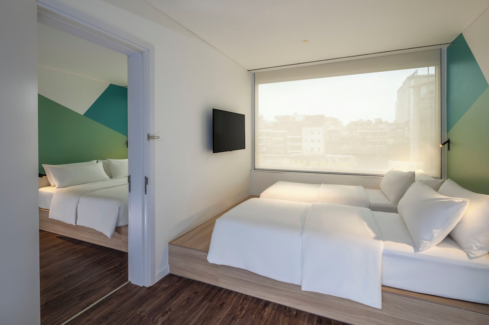Room, 2 Twin Beds - Photo 4