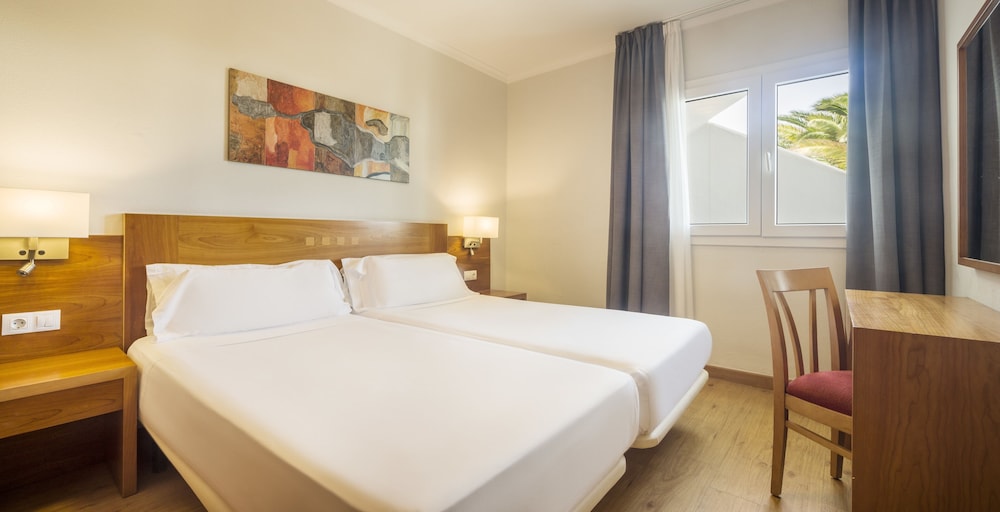 Apartment, 2 Bedrooms, Garden Area