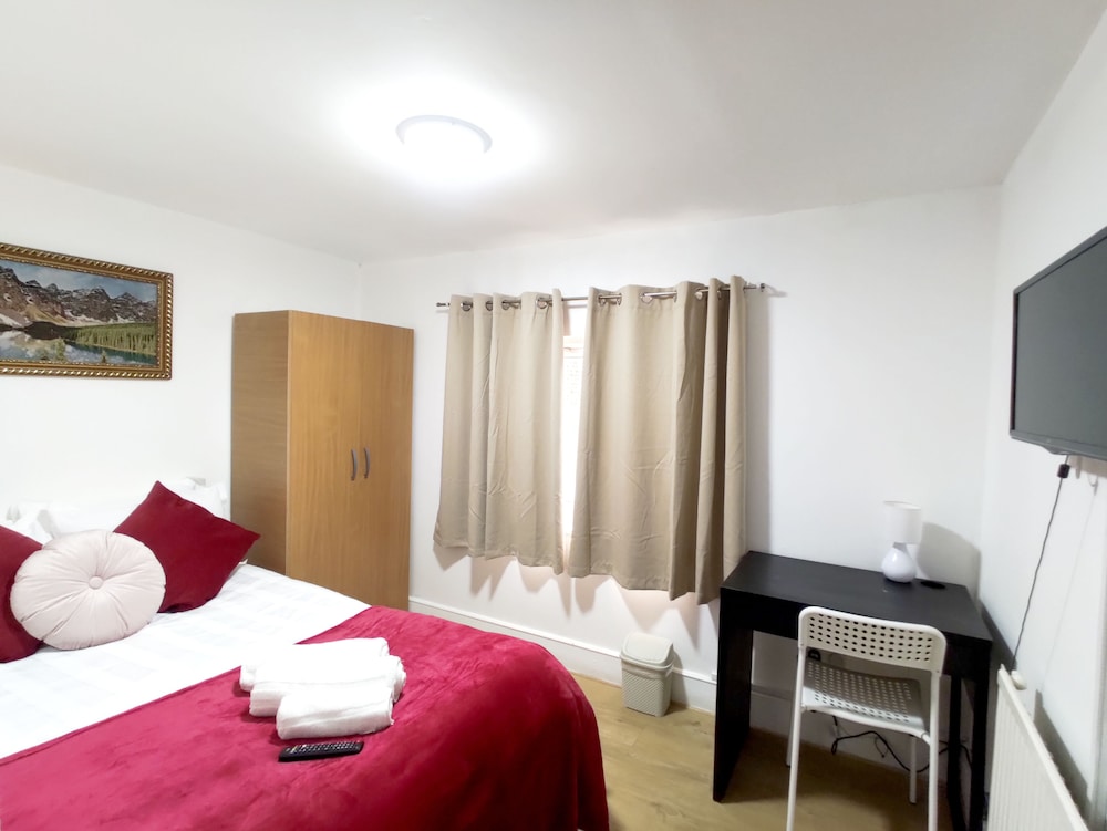 Basic Double Room, Shared Bathroom photo 2