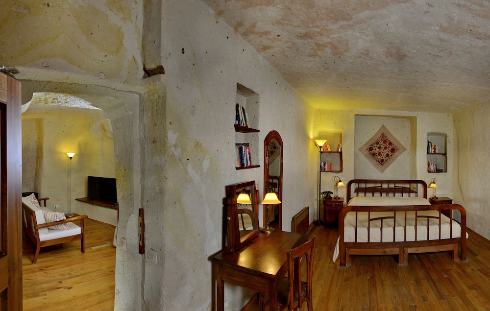 Twin Arch Cave House
