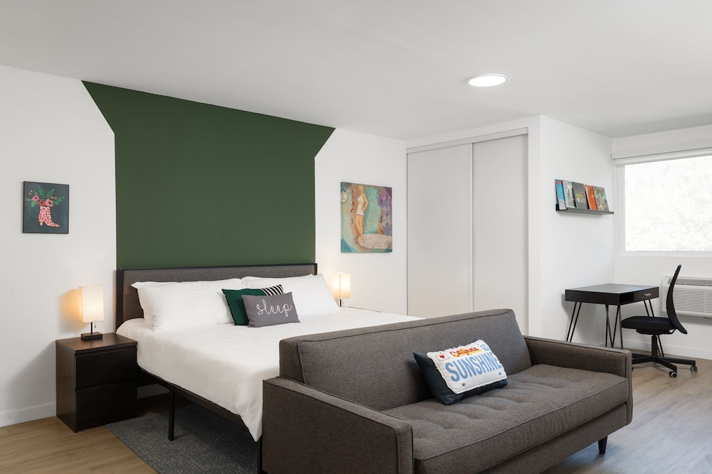 Suite With Kitchenette, 1 King 1 Sleeper Sofa