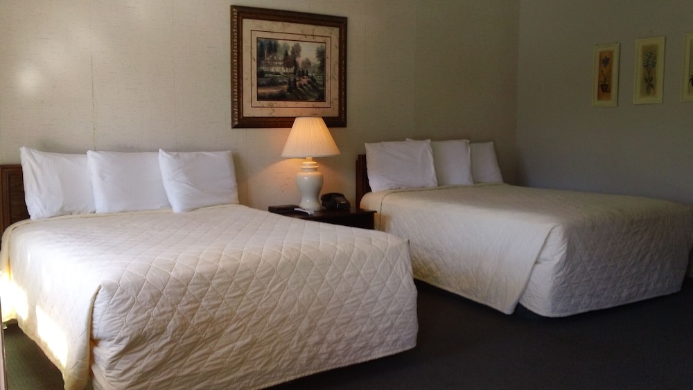 Standard Room, 2 Queen Beds photo 2