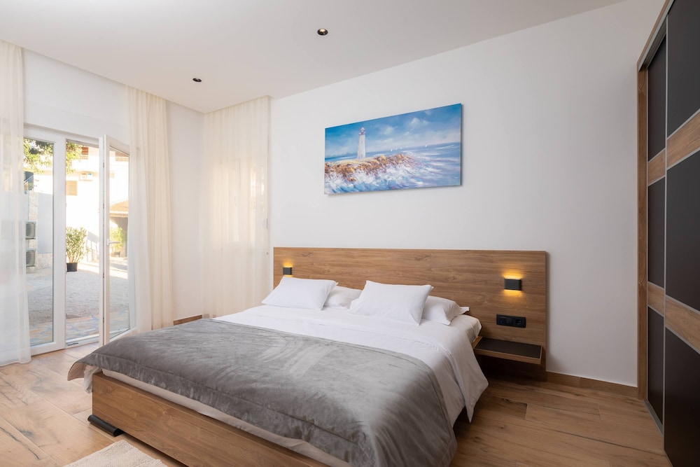 Villa, Beachfront