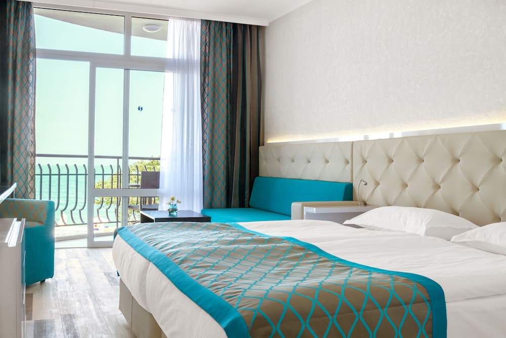 Double Room, Balcony, Partial Sea View photo 1