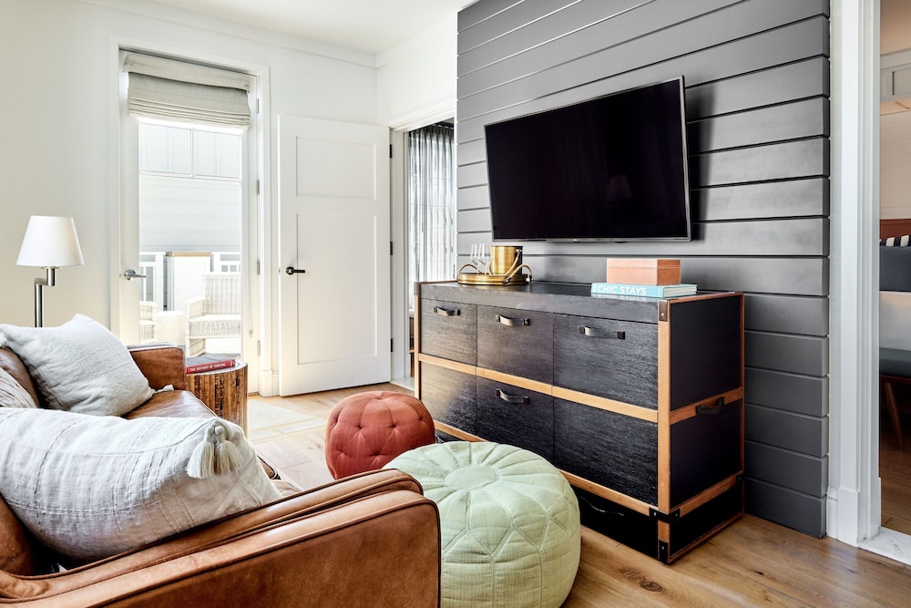 Suite, 1 King Bed, Terrace photo 3