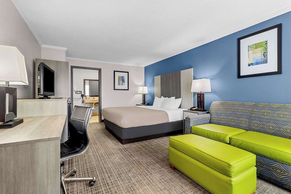 Suite, 1 King Bed with Sofa bed, Non Smoking - Photo 2