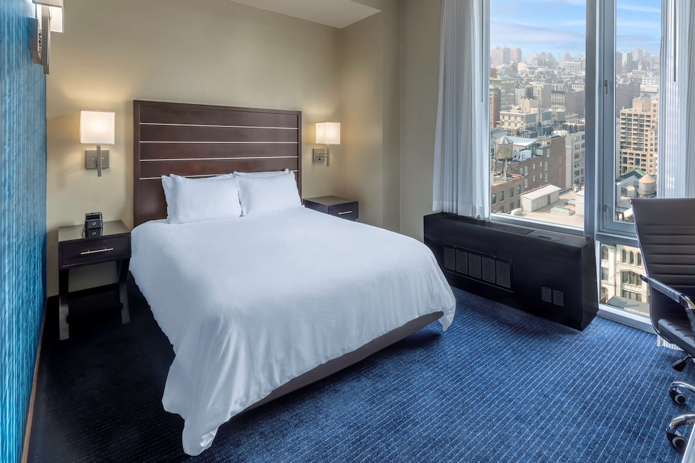 Queen bed high floor