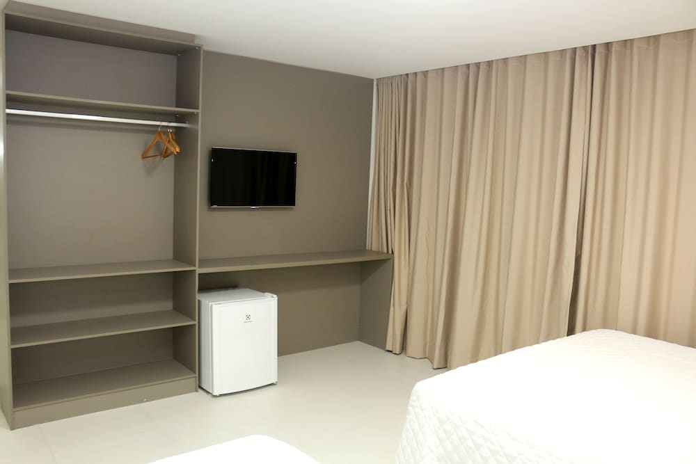 Standard Room, 2 Queen Beds photo 2