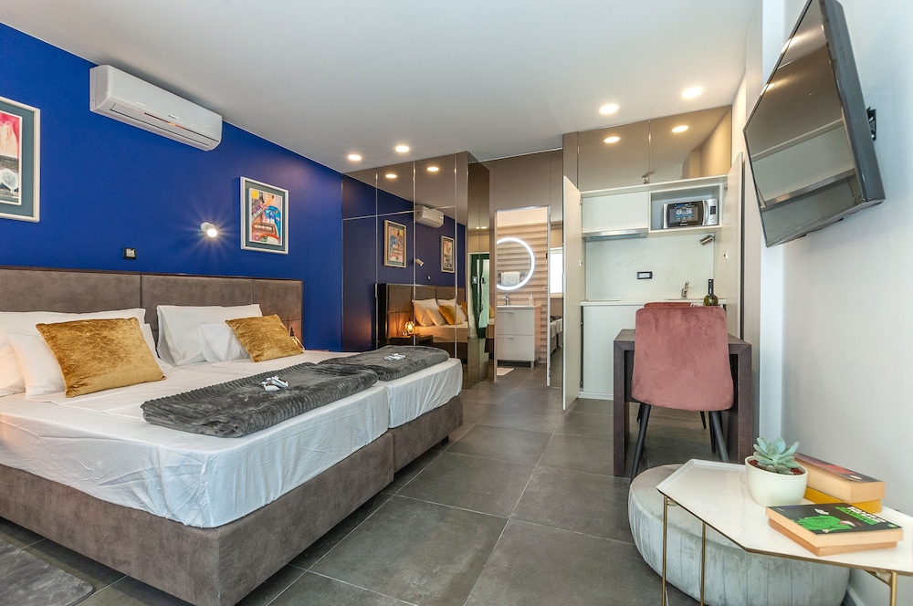 Deluxe Studio Suite, 2 Bedrooms