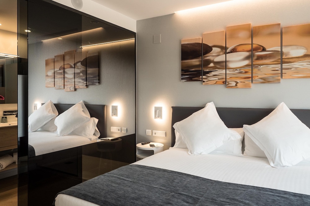 Standard Double Room, City View