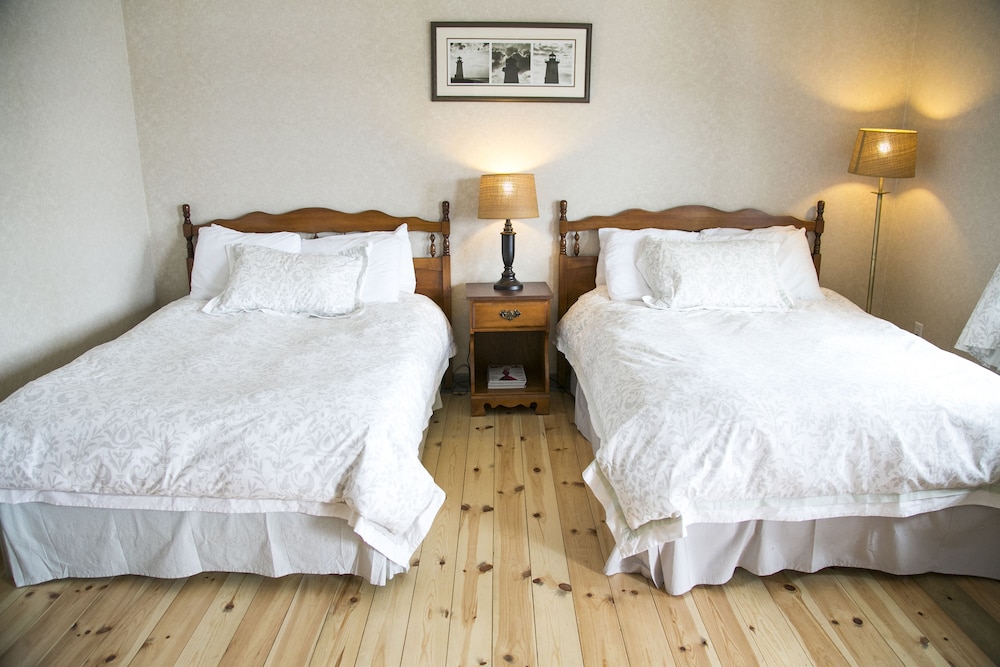 Two Double Beds photo 1