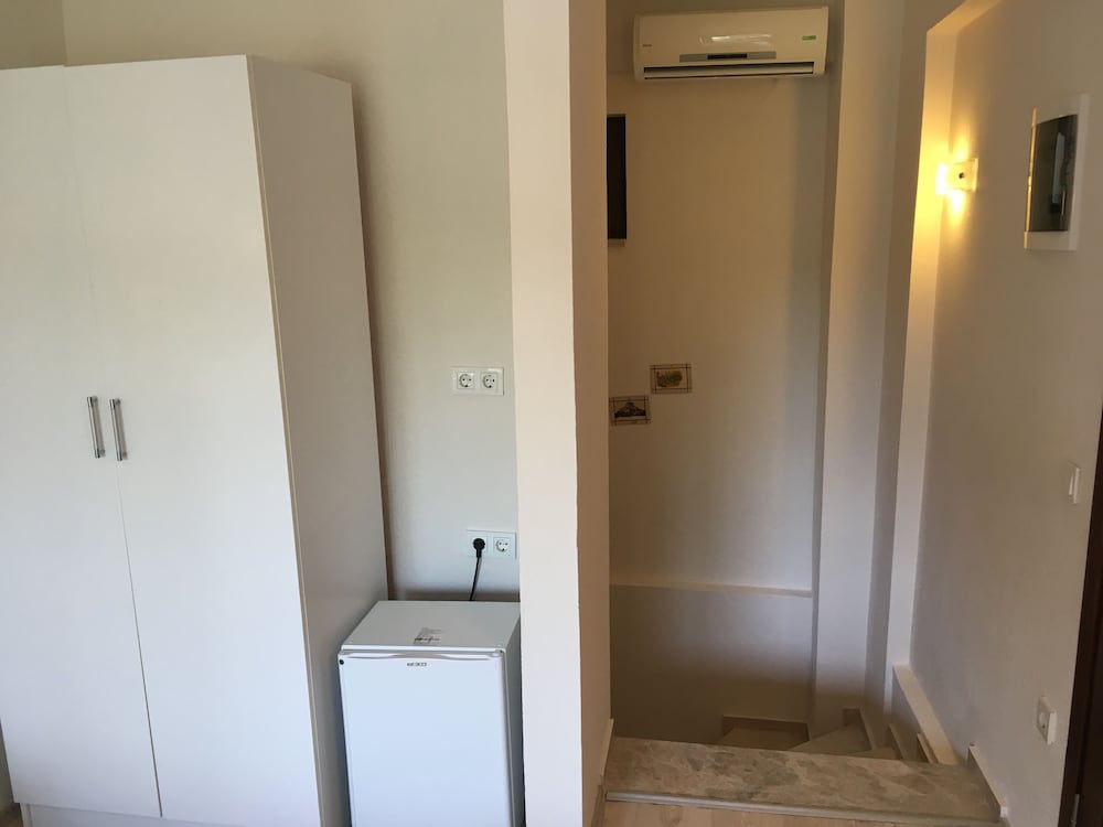 Standard Double Room, 1 Double or 2 Twin Beds, Lanai photo 2