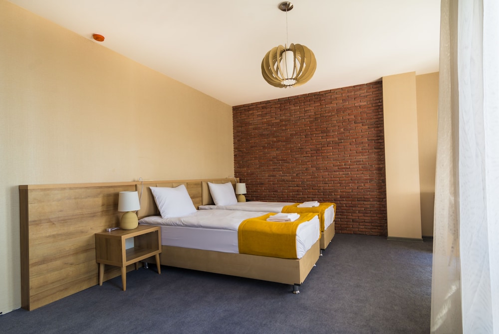 Twin Room (with extra bed) photo 1