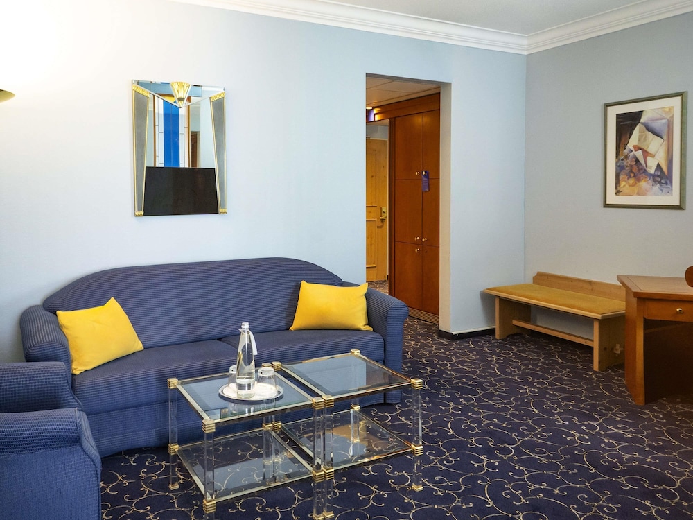 Executive Suite, 1 King Bed with Sofa bed photo 3