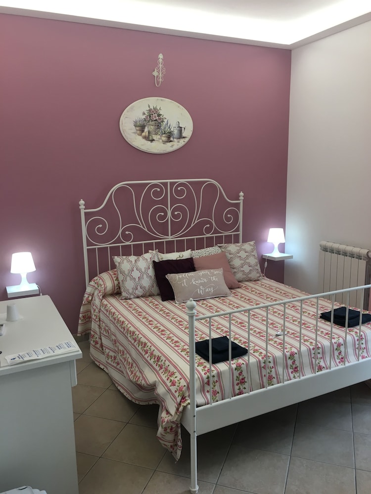 Deluxe Double Room (Pink Room) photo 1