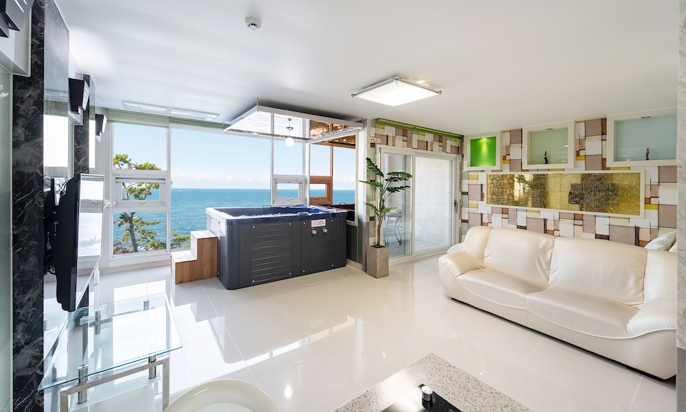 Ocean View Spa B6