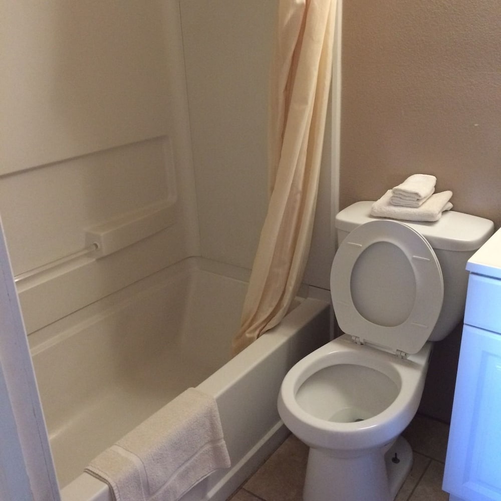 Basic Room, 1 Double Bed, Non Smoking photo 2