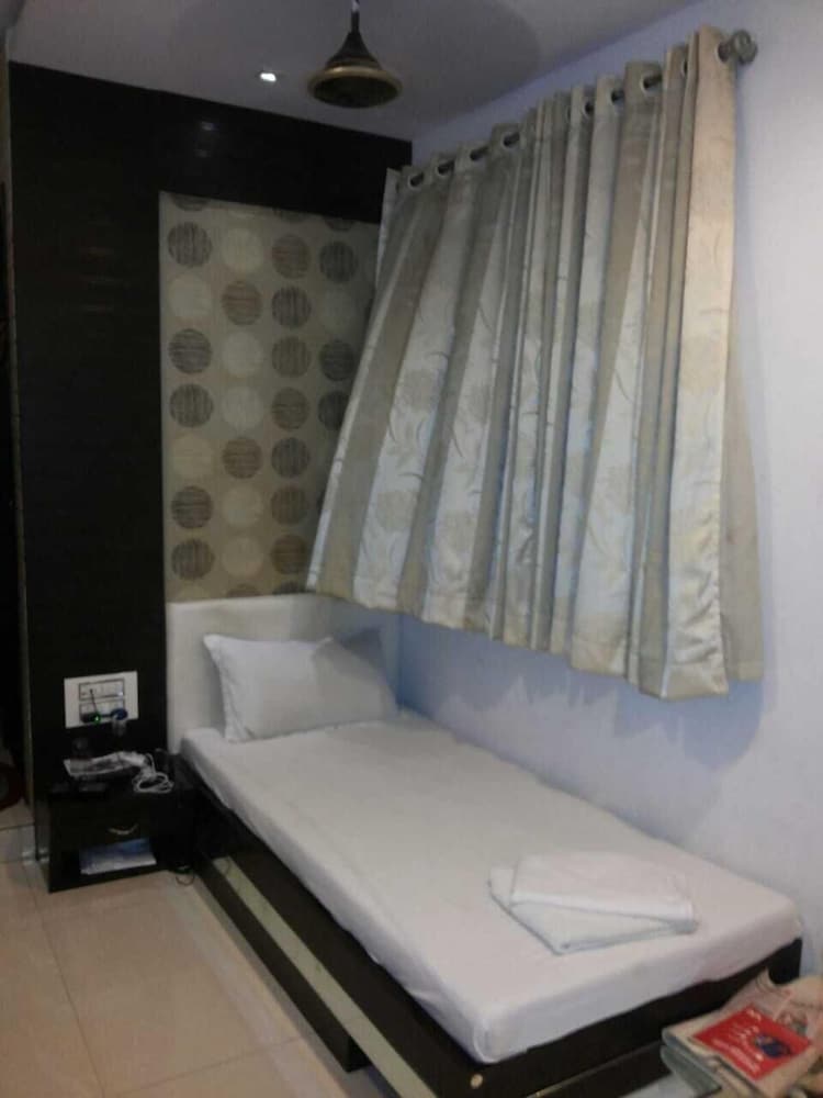 Deluxe A/C Single photo 2