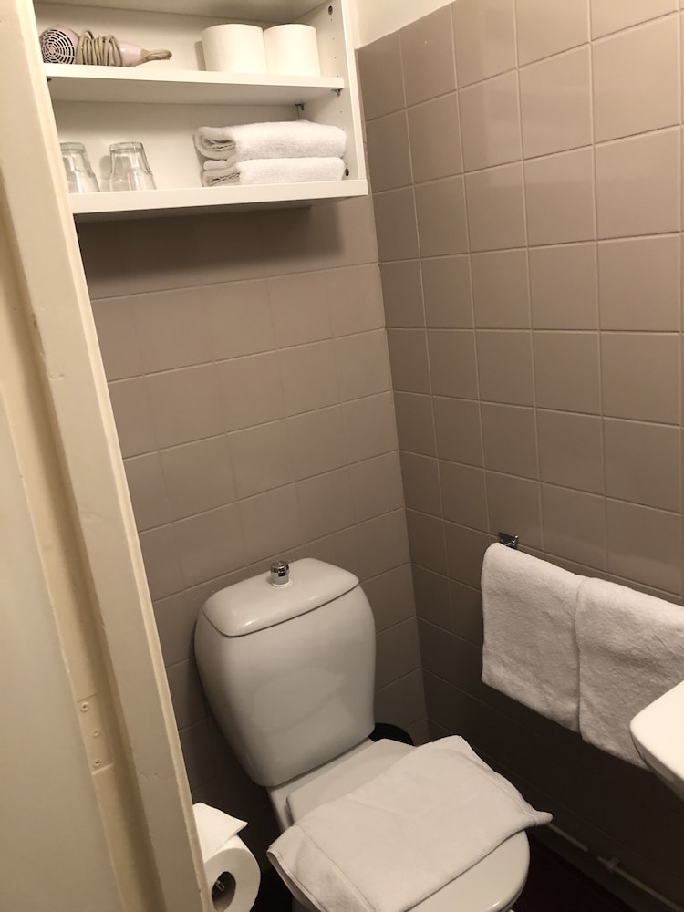 Economy Twin Room photo 3