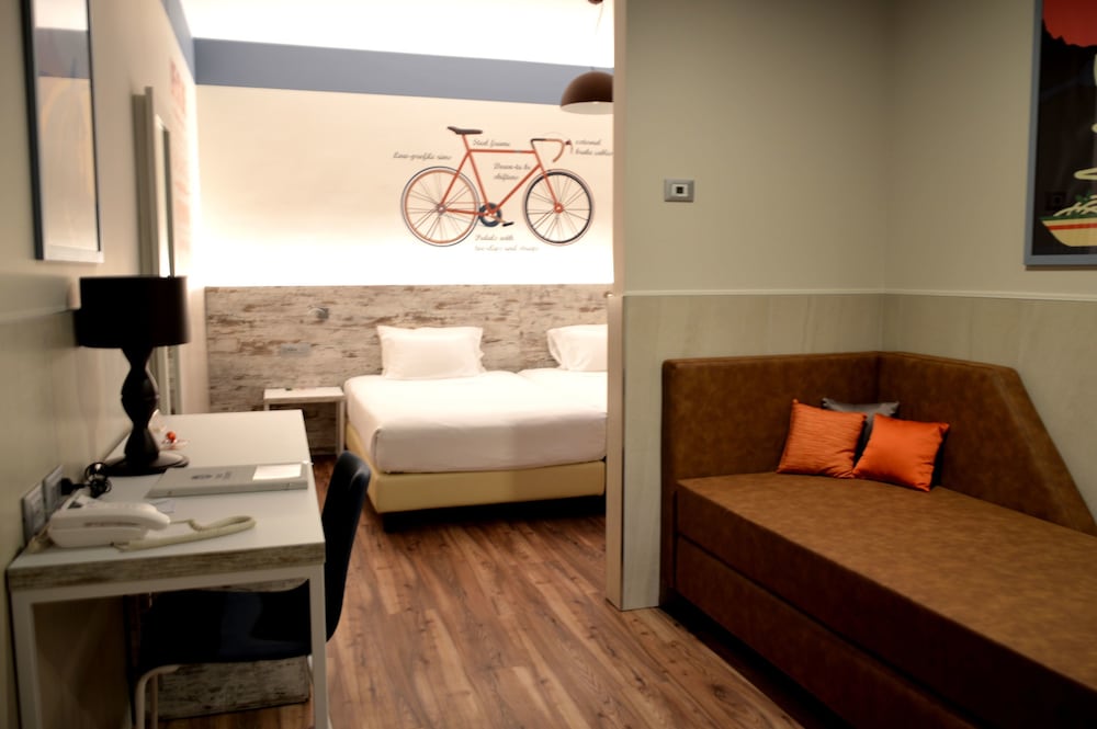 Comfort Room, 1 Queen Bed with Sofa bed - Photo 3
