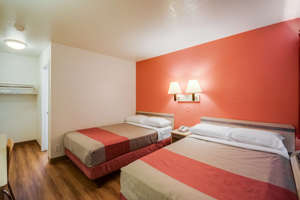 Standard Room, 2 Double Beds, Non Smoking photo 1