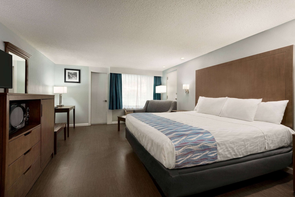 King Deluxe Riverview Balcony - Photo 1